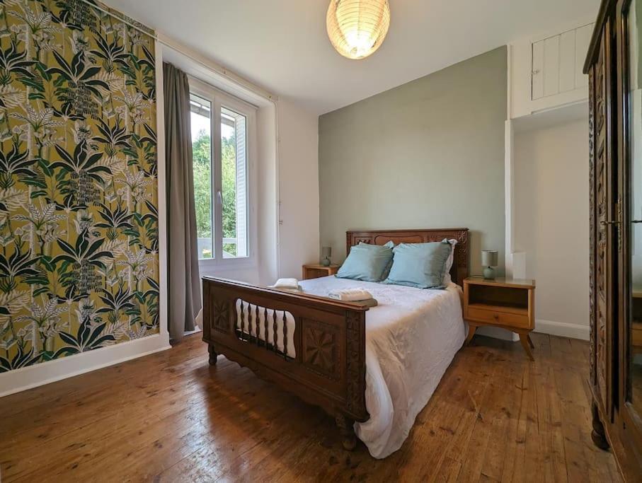 Maison Des Annees 30 - Vic-Sur-Cere - 14 Personnes Екстер'єр фото