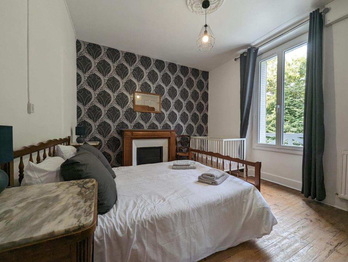 Maison Des Annees 30 - Vic-Sur-Cere - 14 Personnes Екстер'єр фото