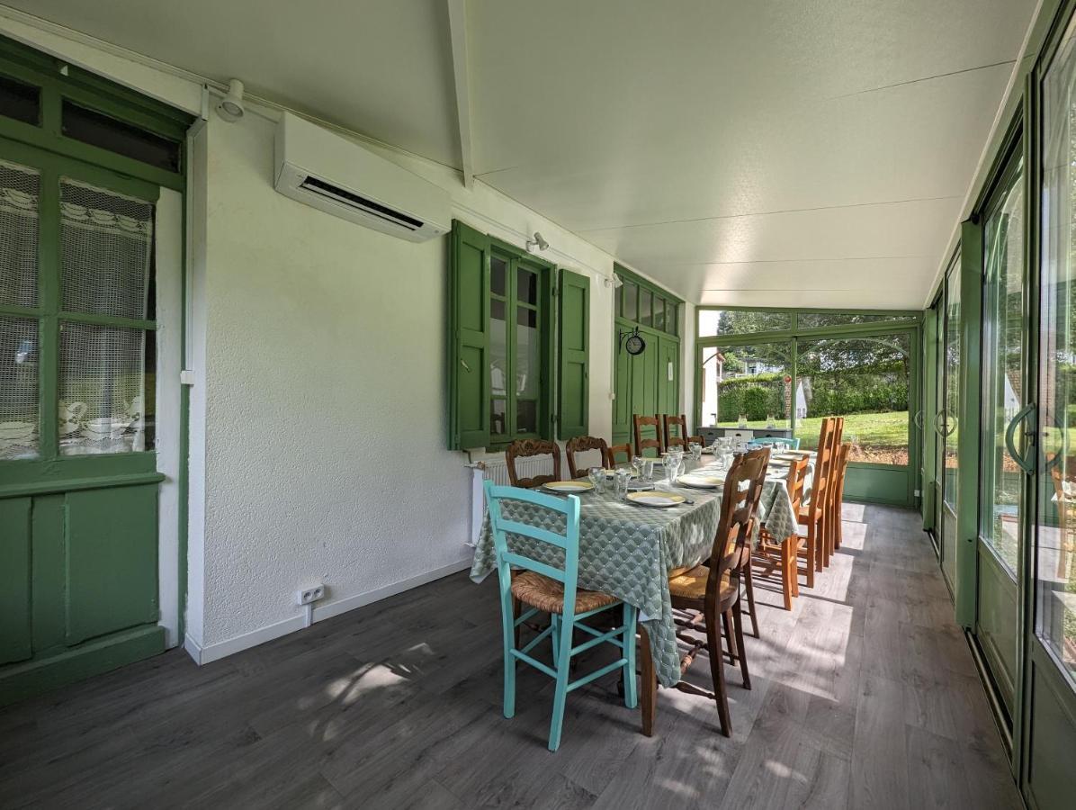 Maison Des Annees 30 - Vic-Sur-Cere - 14 Personnes Екстер'єр фото